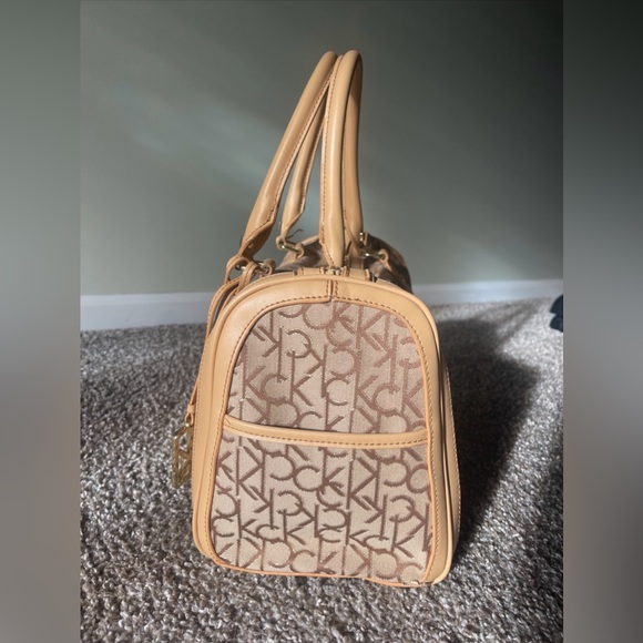 CALVIN KLEIN AUTHENTIC CAMEL SIGNATURE SATCHEL BAG HANDBAG PURSE - Picture 2 of 8